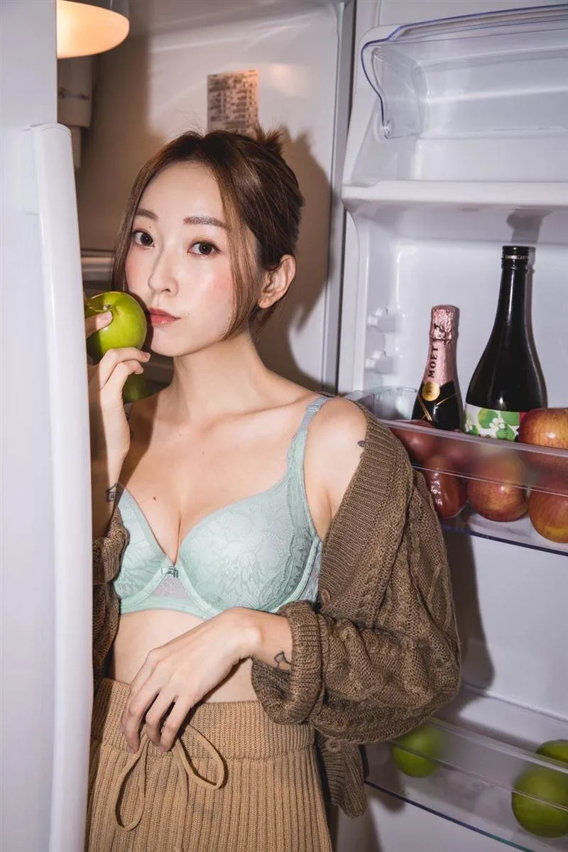 多圖/「張菲媳婦」翁馨儀辣成這樣 只穿內衣看到1點