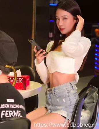 多圖/鋼琴女神曬李元玲「中洞、側洞全開」泳裝辣照!讓粉絲全暈了