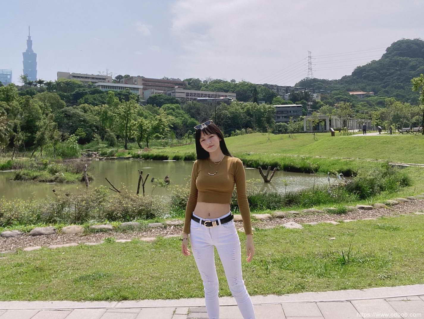 多圖/正妹葉靜涵甜甜喝氣泡酒 美酒配佳人讓人賞心悅目!