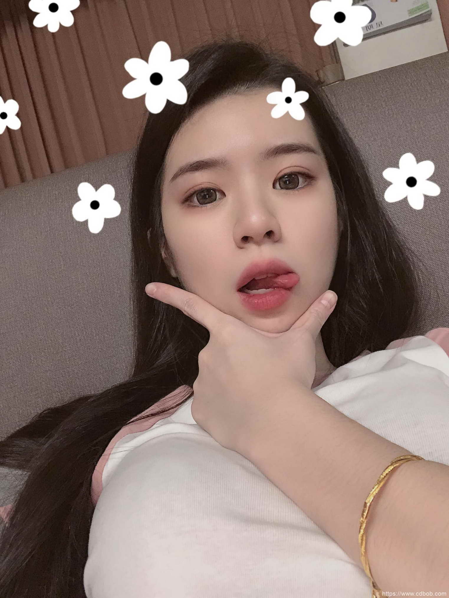 多圖/高雄前鎮鹹酥雞正妹女店員薛杉杉 性感貼身窄群「露出內褲痕」太吸睛!