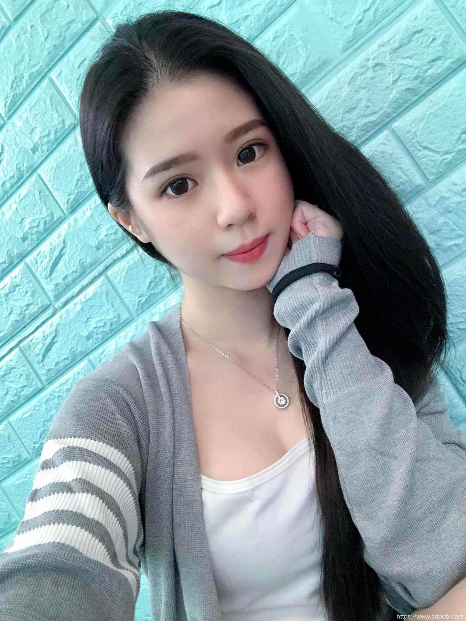 多圖/高雄前鎮鹹酥雞正妹女店員薛杉杉 性感貼身窄群「露出內褲痕」太吸睛!
