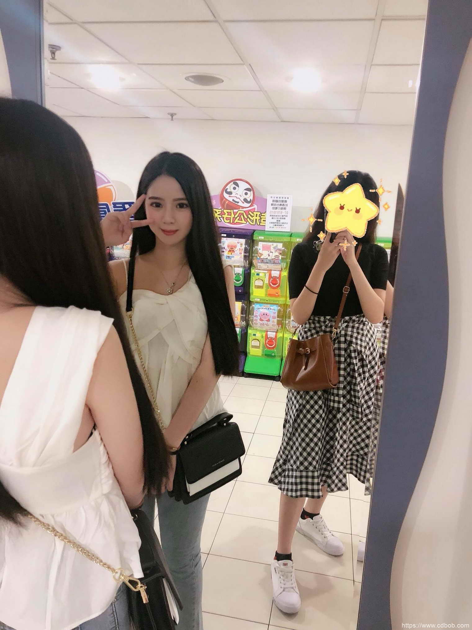 多圖/高雄前鎮鹹酥雞正妹女店員薛杉杉 性感貼身窄群「露出內褲痕」太吸睛!