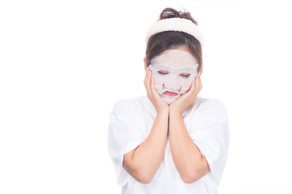 敷小黃瓜、檸檬片能變白? 醫破解5大偏方:關鍵在「防曬」 敷小黃瓜、檸檬片能變白? 醫破解5大偏方:關鍵在「防曬」