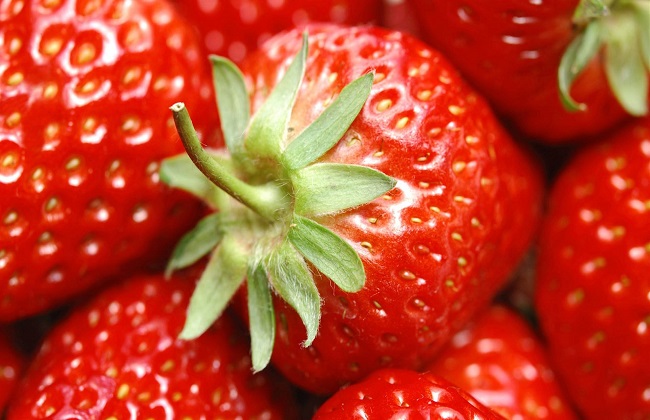 8顆補足一天維生素C！草莓「驚人營養」一圖秒懂：防癌又抗發炎
