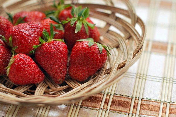 8顆補足一天維生素C！草莓「驚人營養」一圖秒懂：防癌又抗發炎